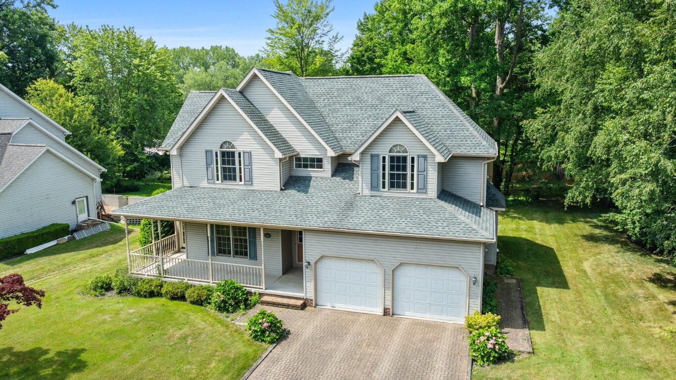 Property Photo: 122 Oak Tree Court PA 16511