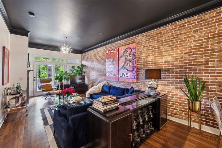 Property Photo: 812 Creek View Lane GA 30075