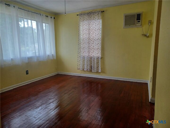 Property Photo: 329 Dorie Street TX 78220