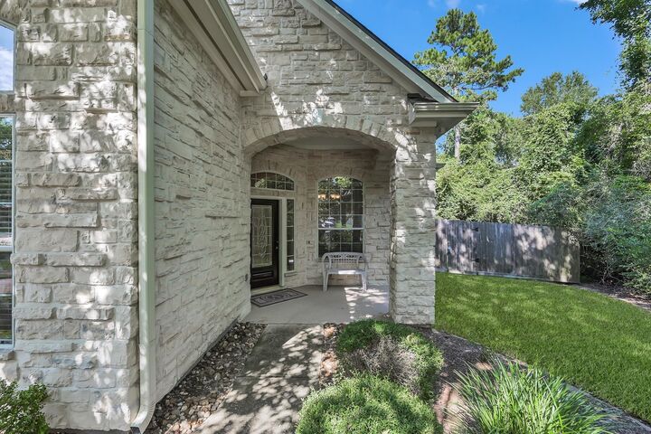 Property Photo: 71 E Victory Lake Drive TX 77384