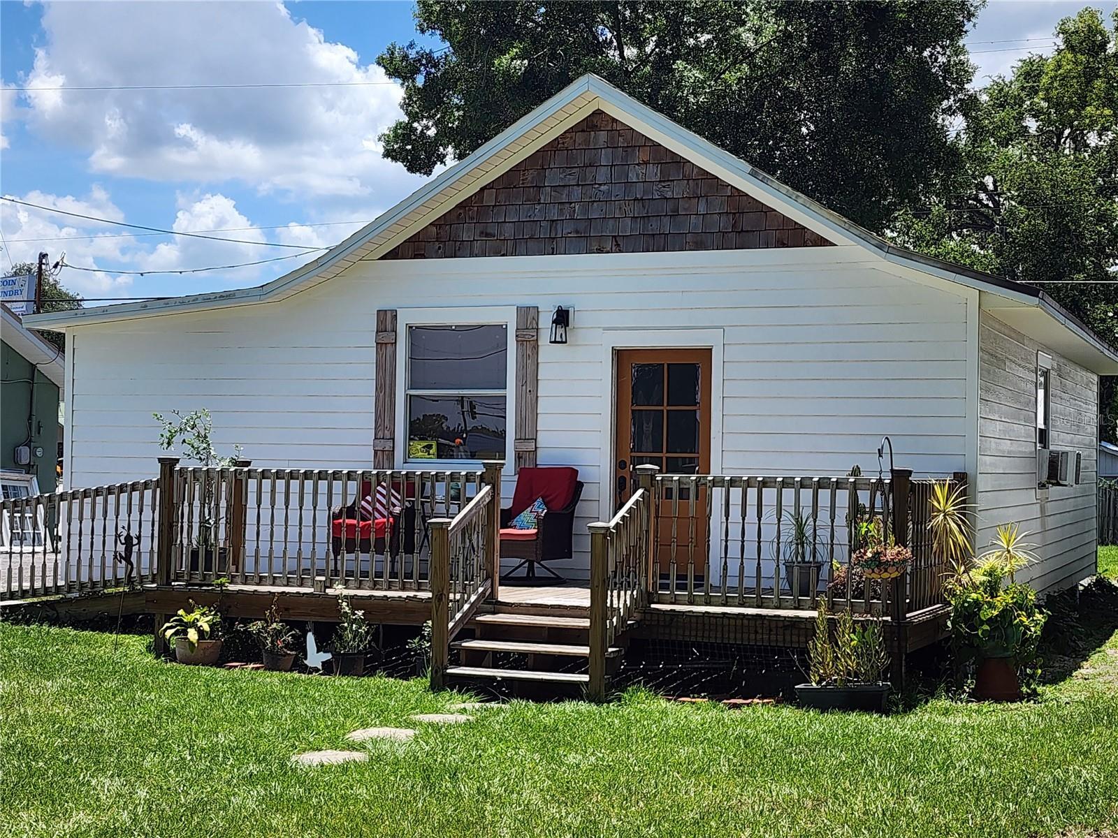 Property Photo: 106 W Bates Street FL 33563