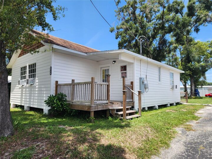 Property Photo:  106 W Bates Street  FL 33563