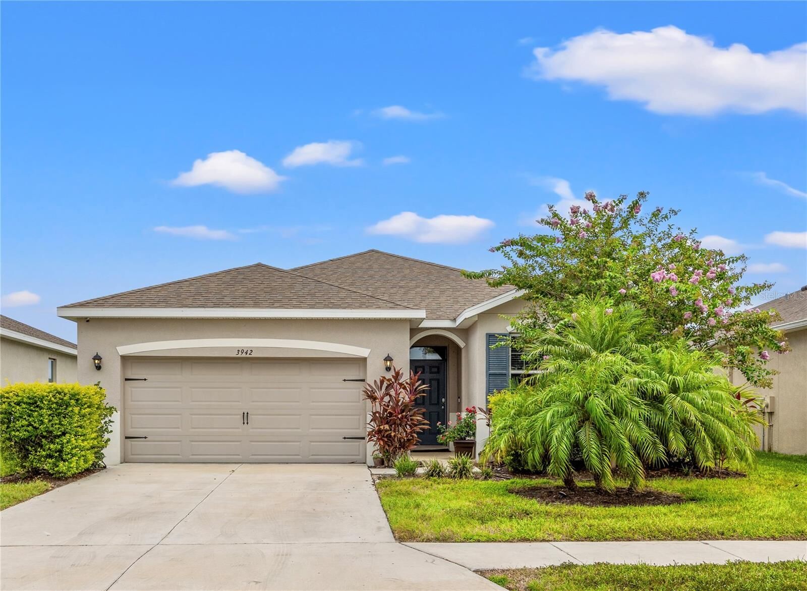 Property Photo: 3942 Mossy Limb Court FL 34221