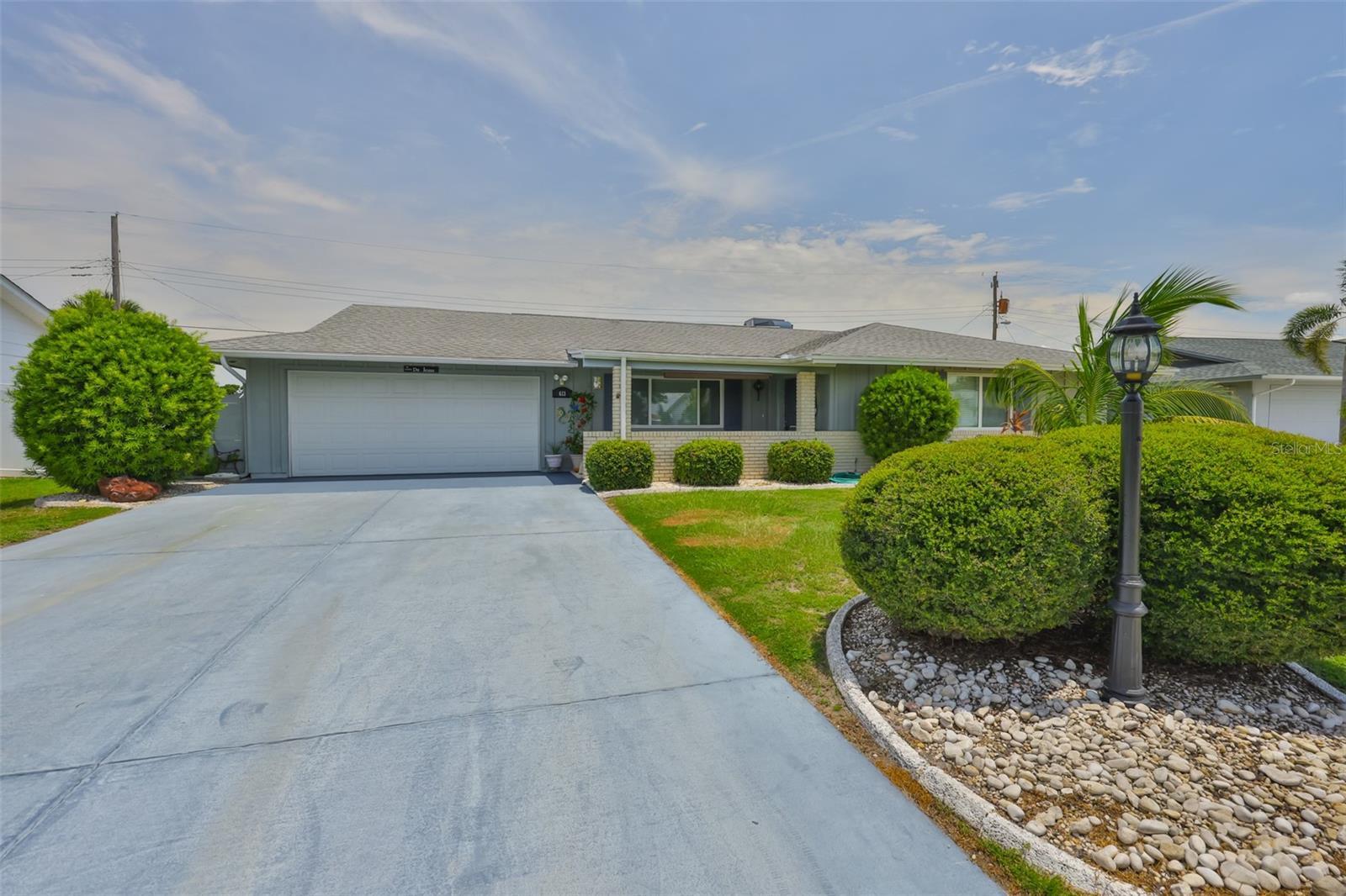 Property Photo: 613 La Jolla Avenue FL 33573