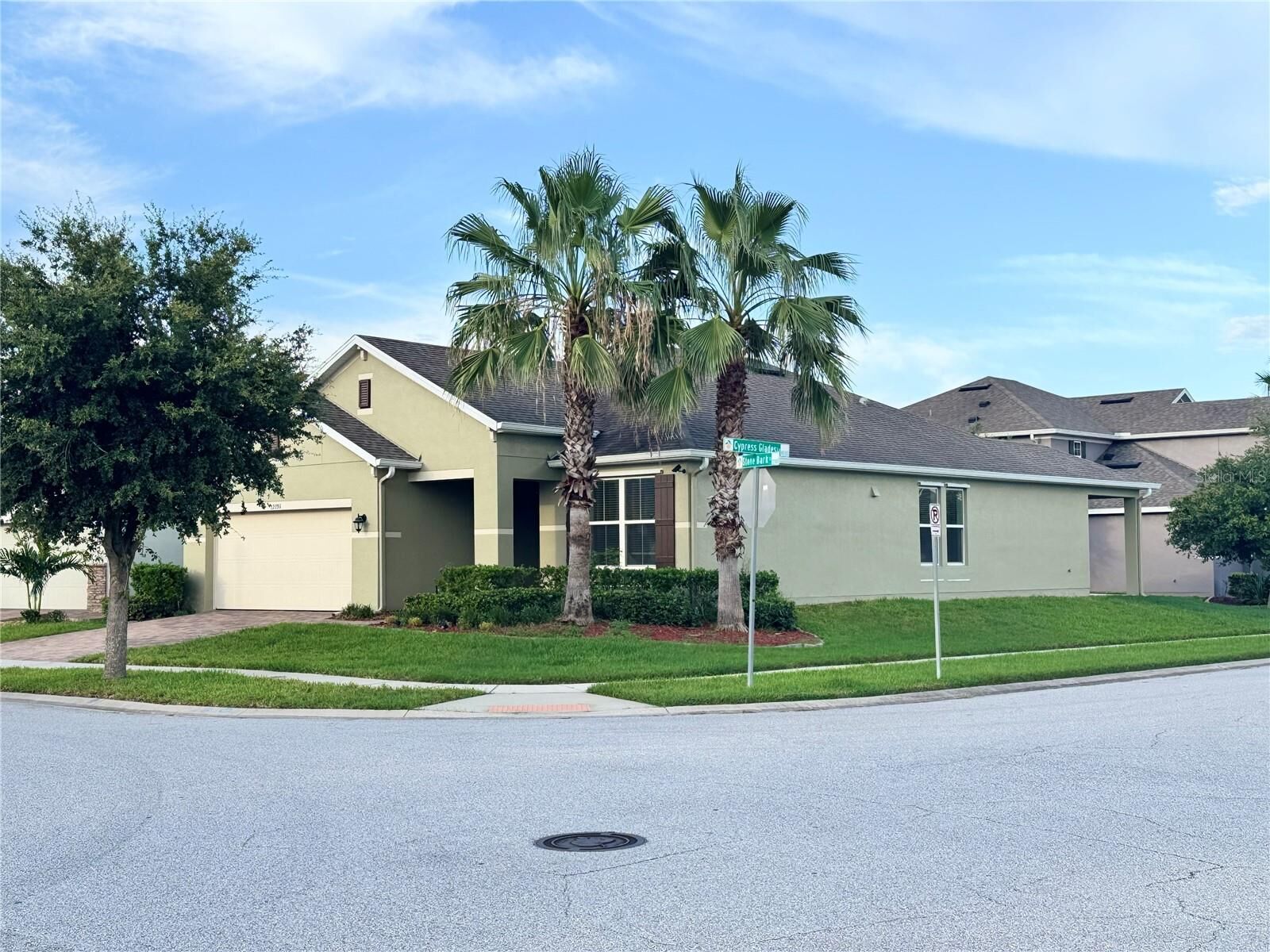 Property Photo:  12093 Stone Bark Trail  FL 32824 