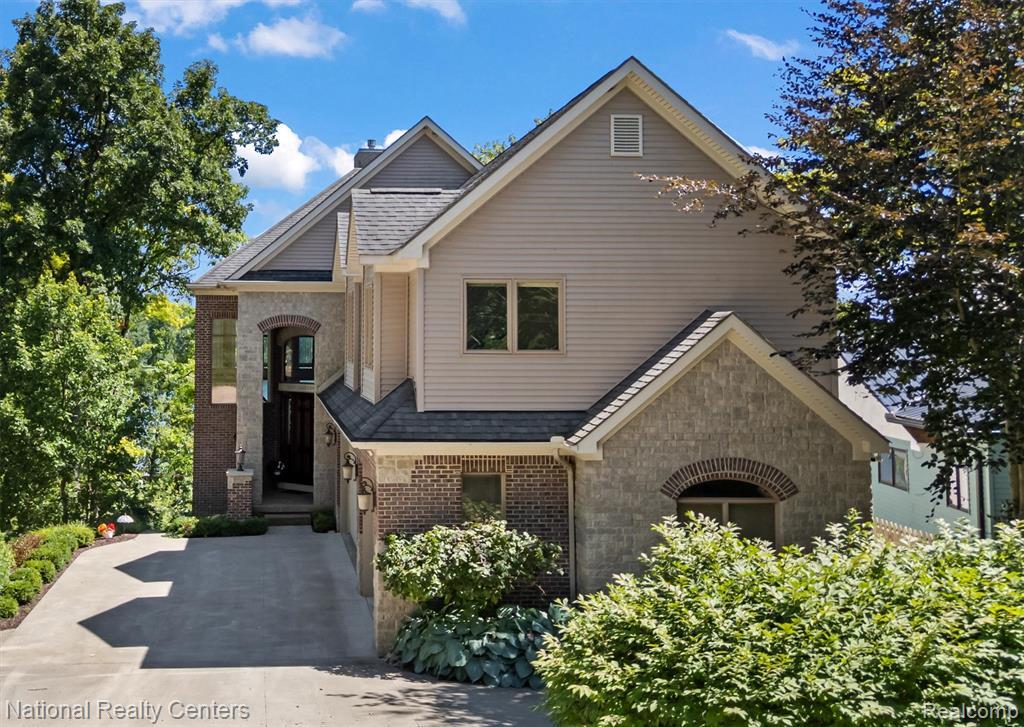 Property Photo: 5619 Lakeview Boulevard MI 48438 9654