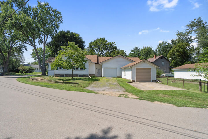 Property Photo:  2637 Bow Street  MI 49203 