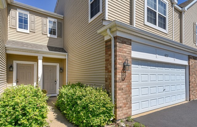 Property Photo: 637 Springbrook Trail N IL 60543