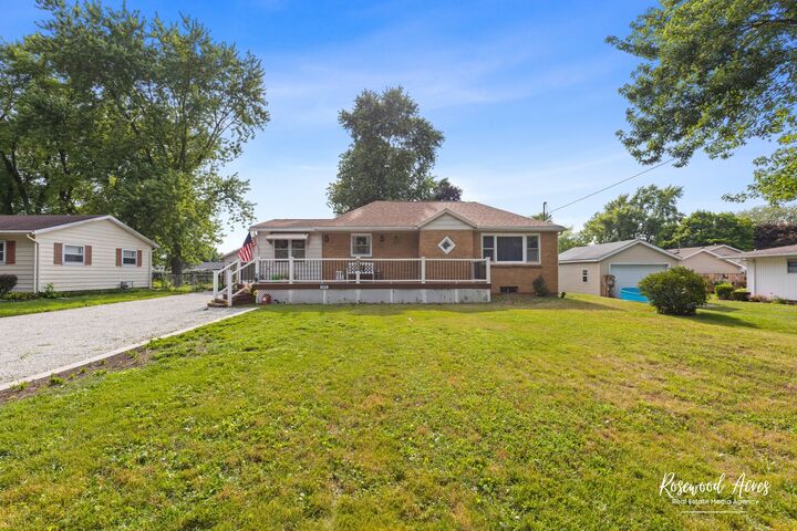 Property Photo: 305 N 3rd Street IL 60930