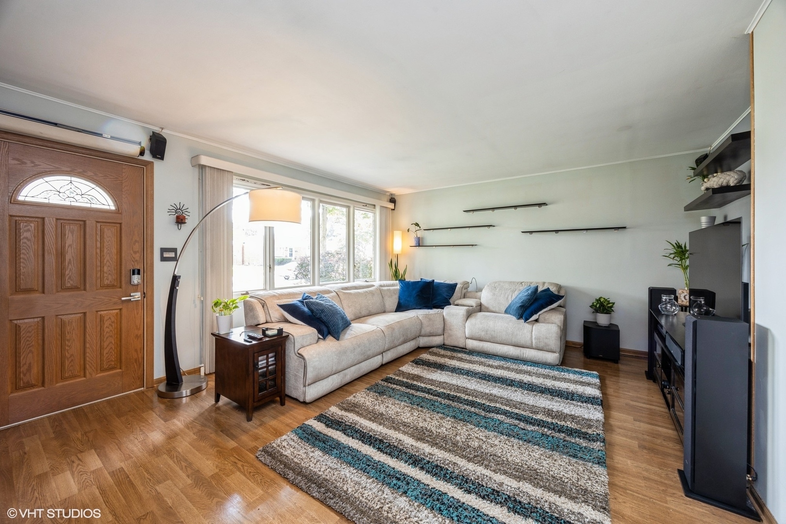 Property Photo:  342 Newberry Avenue  IL 60526 