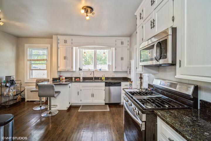 Property Photo: 1443 Bonnie Brae Place 2 IL 60305