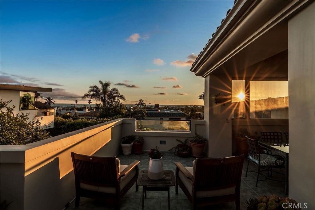 Property Photo: 922 Duncan Avenue CA 90266