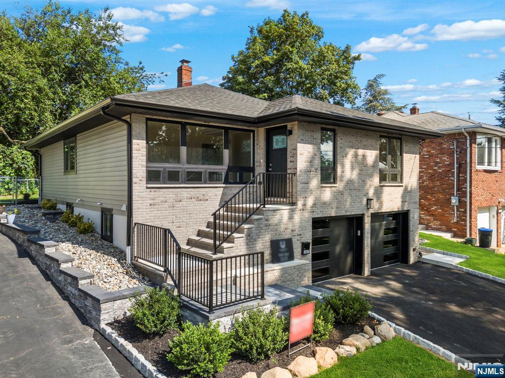 Property Photo:  1087 Kingsland Lane  NJ 07024 