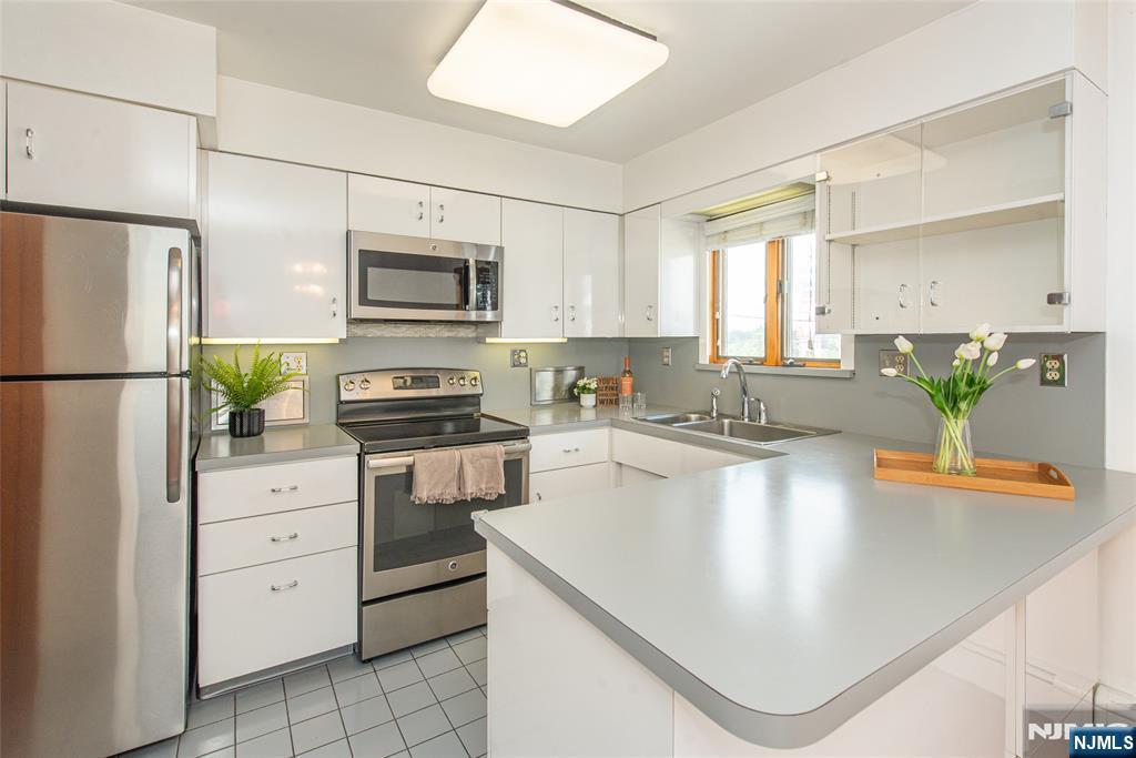 Property Photo:  21 Westminster Place  NJ 07026 