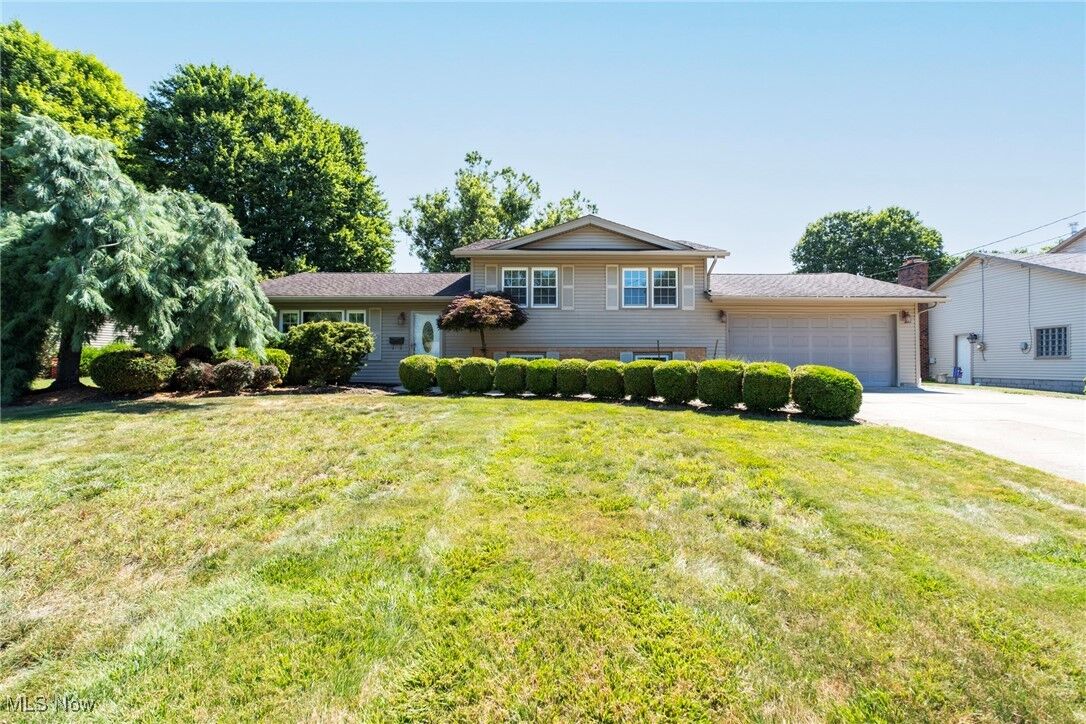 Property Photo:  4031 Shelbourne Drive  OH 44511 