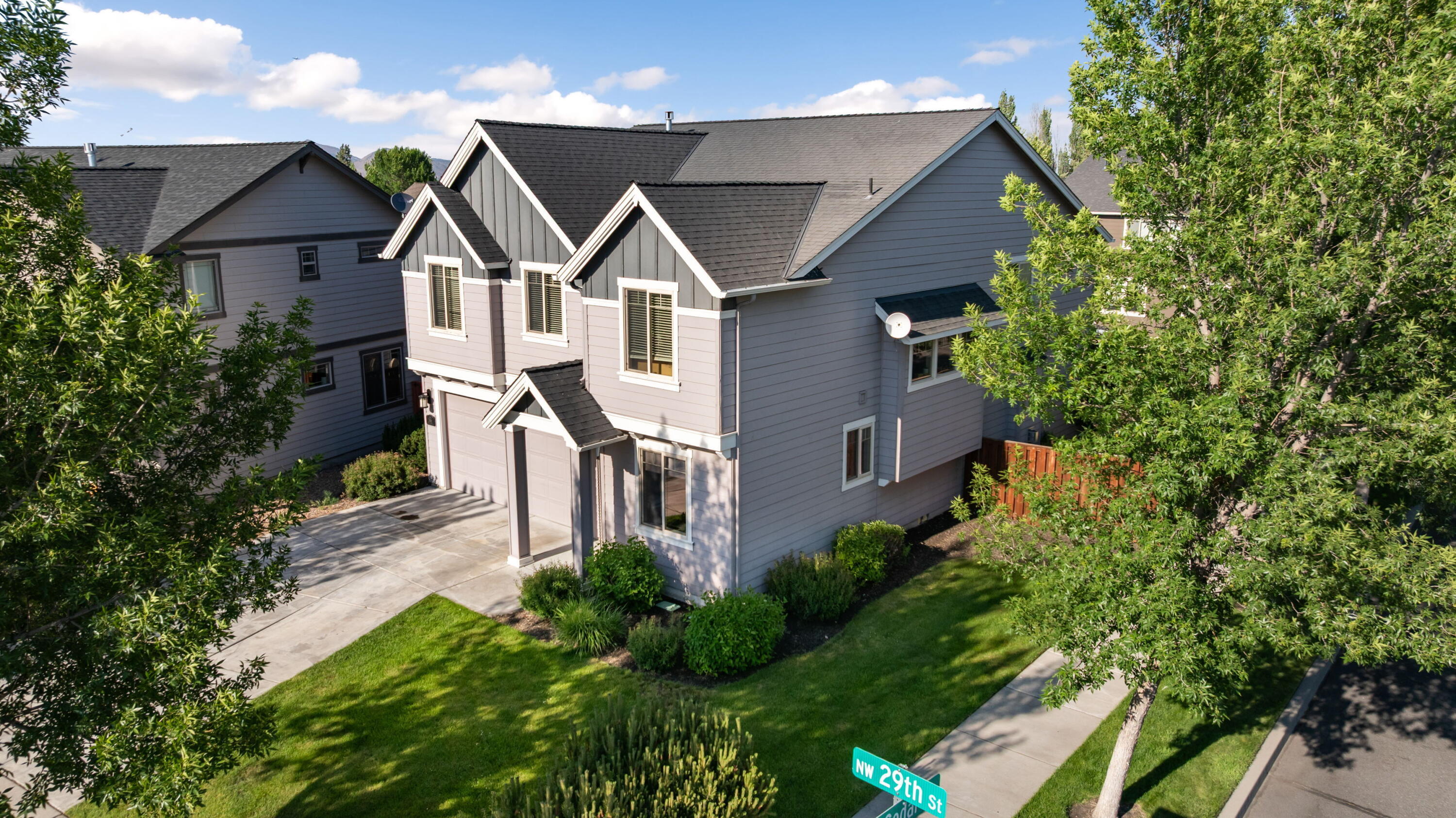 Property Photo:  306 NW 29th Street  OR 97756 