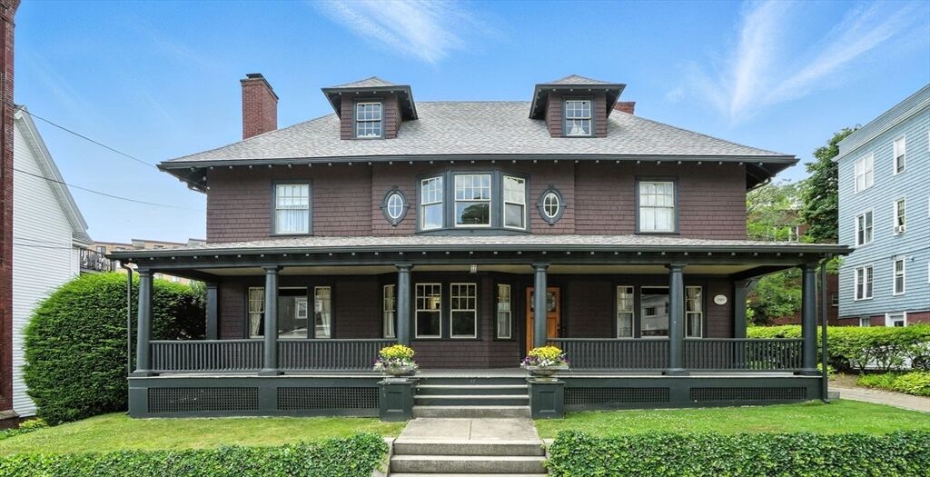 Property Photo:  17 Wave Street  MA 01902 