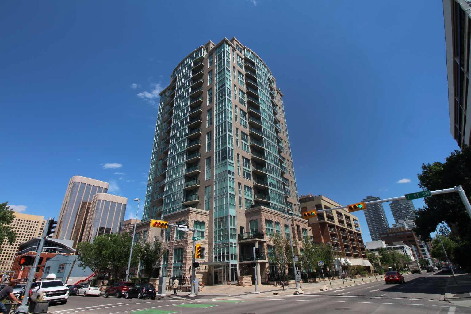 Property Photo: 788 12 Avenue SW 706 AB T2R 0H1