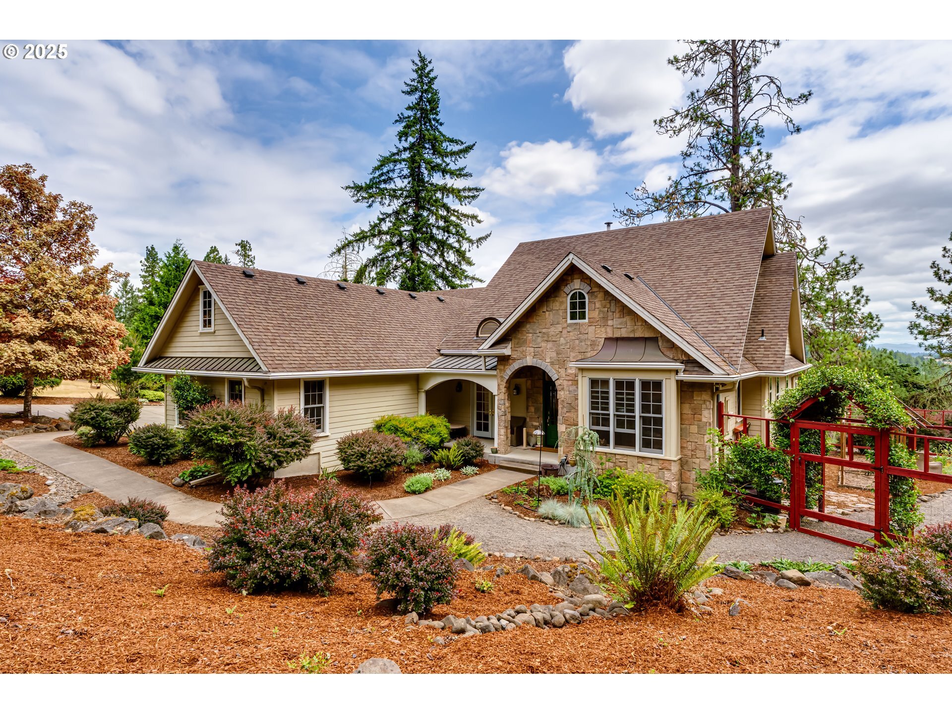 Property Photo: 85294 Ridgetop Dr OR 97405