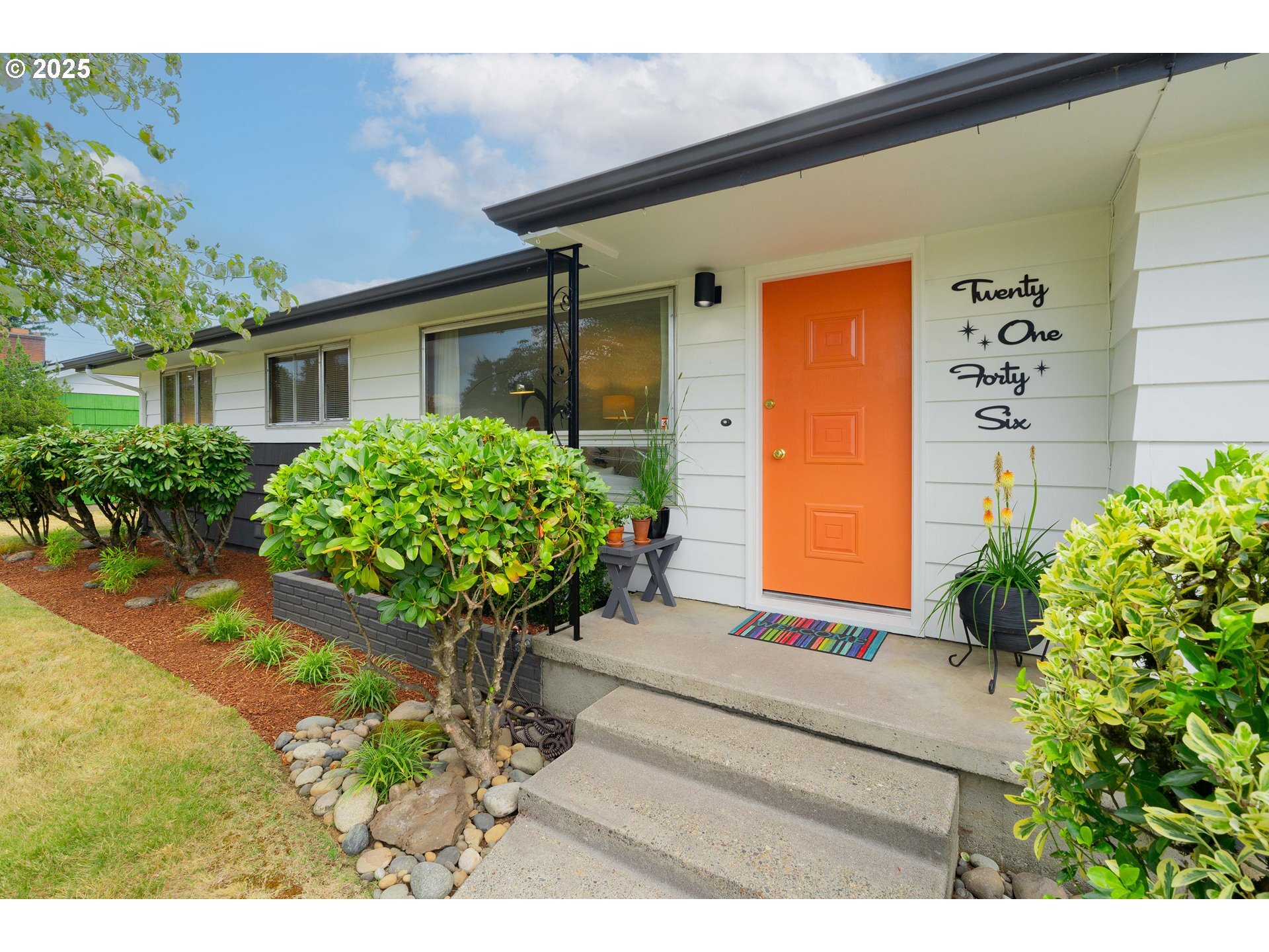 Property Photo: 2146 SE 185th Ave OR 97233