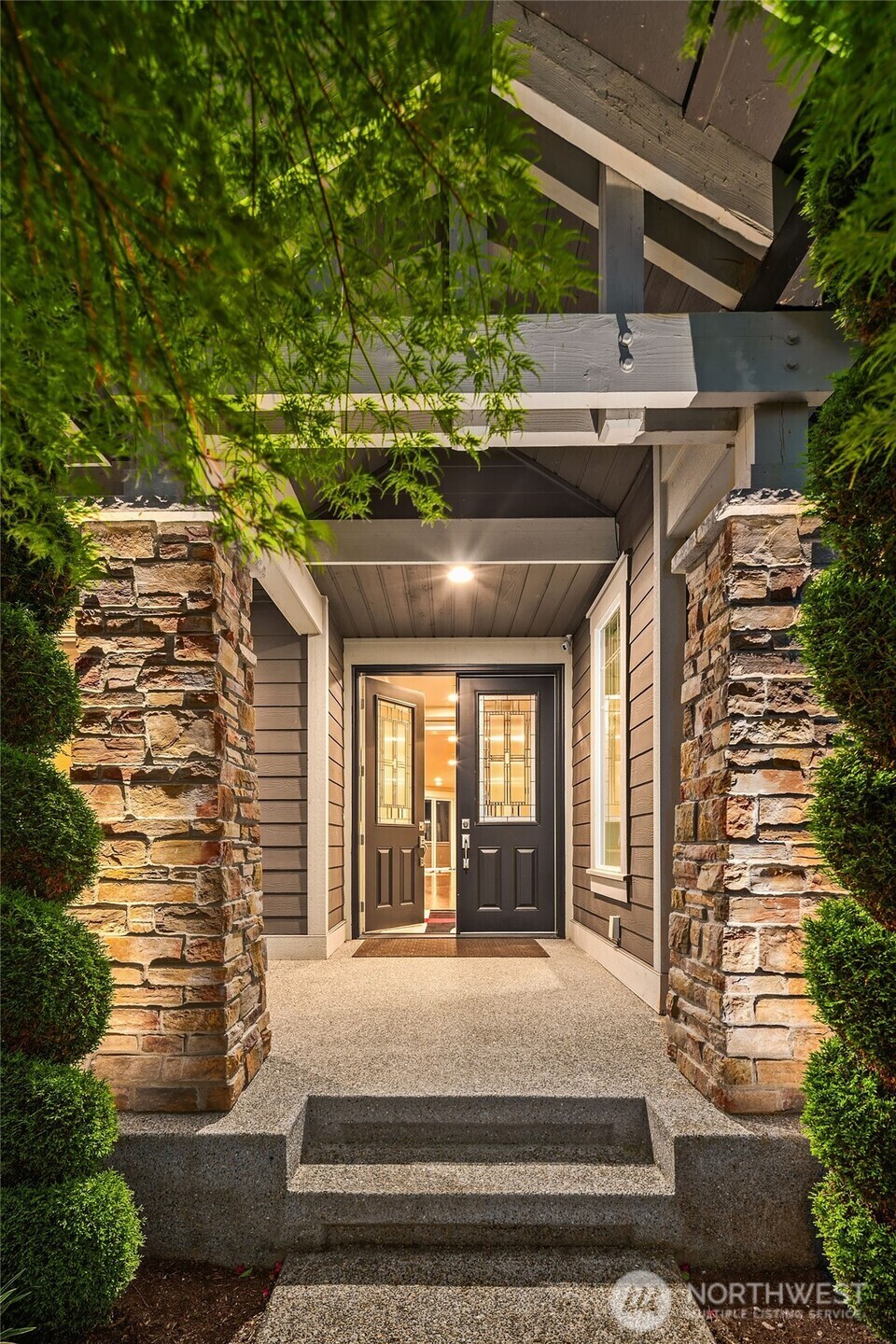 Property Photo: 2020 298th Crescent SE WA 98024