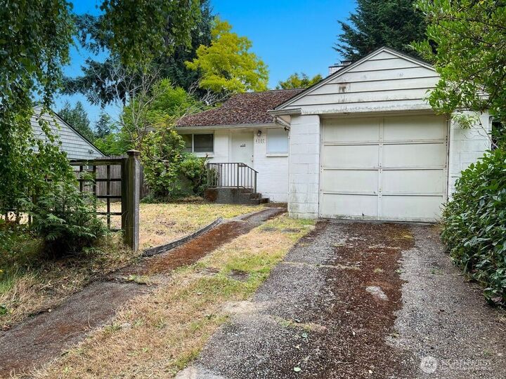 4007 W Emerson Street  Seattle WA 98199 photo