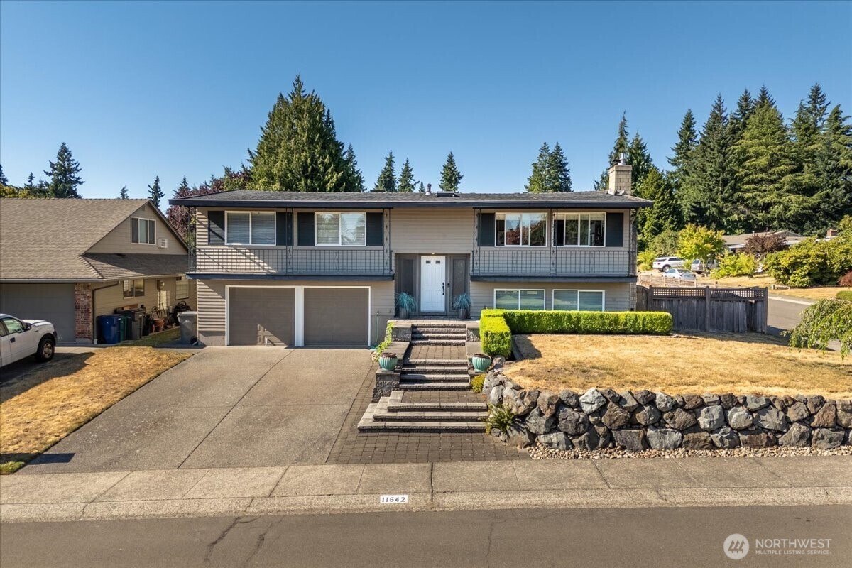 Property Photo: 11642 NE 135th Street WA 98034