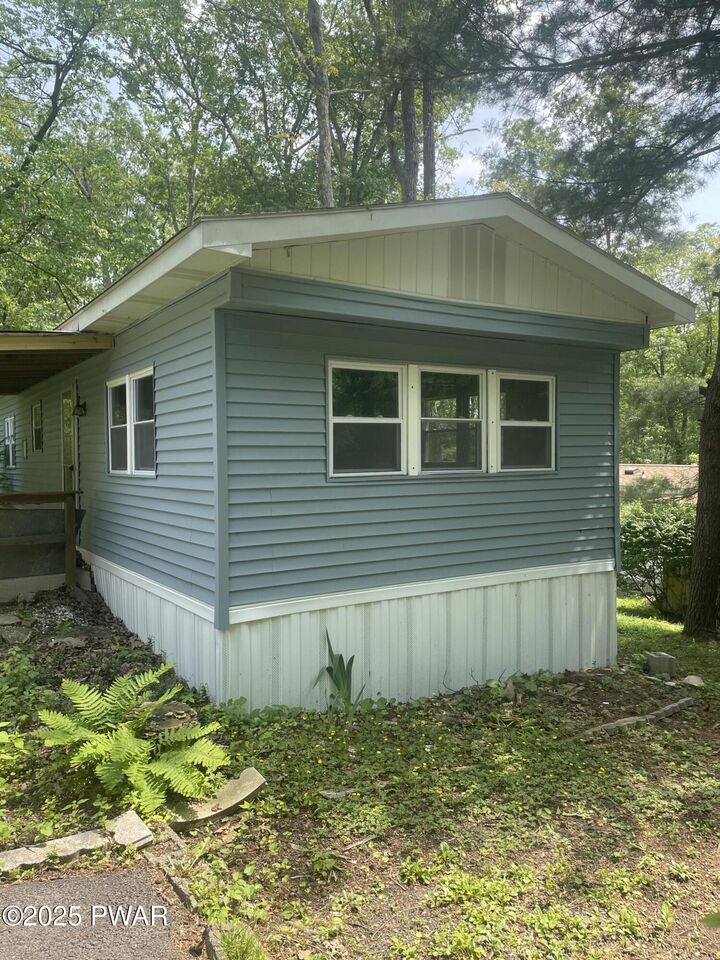 Property Photo: 122 Bartion Ct PA 18321