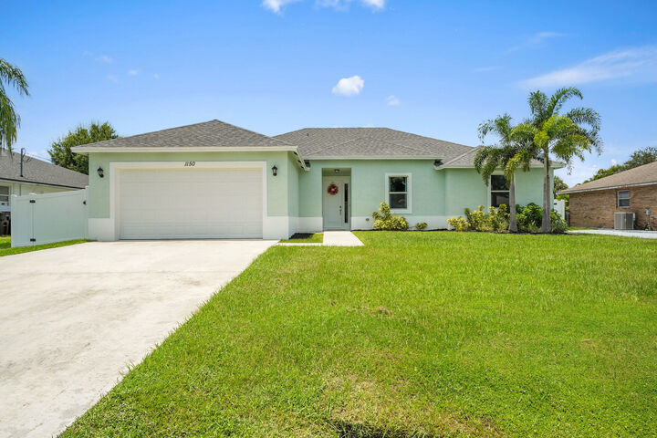 Property Photo: 1150 SE Sabina Lane FL 34983