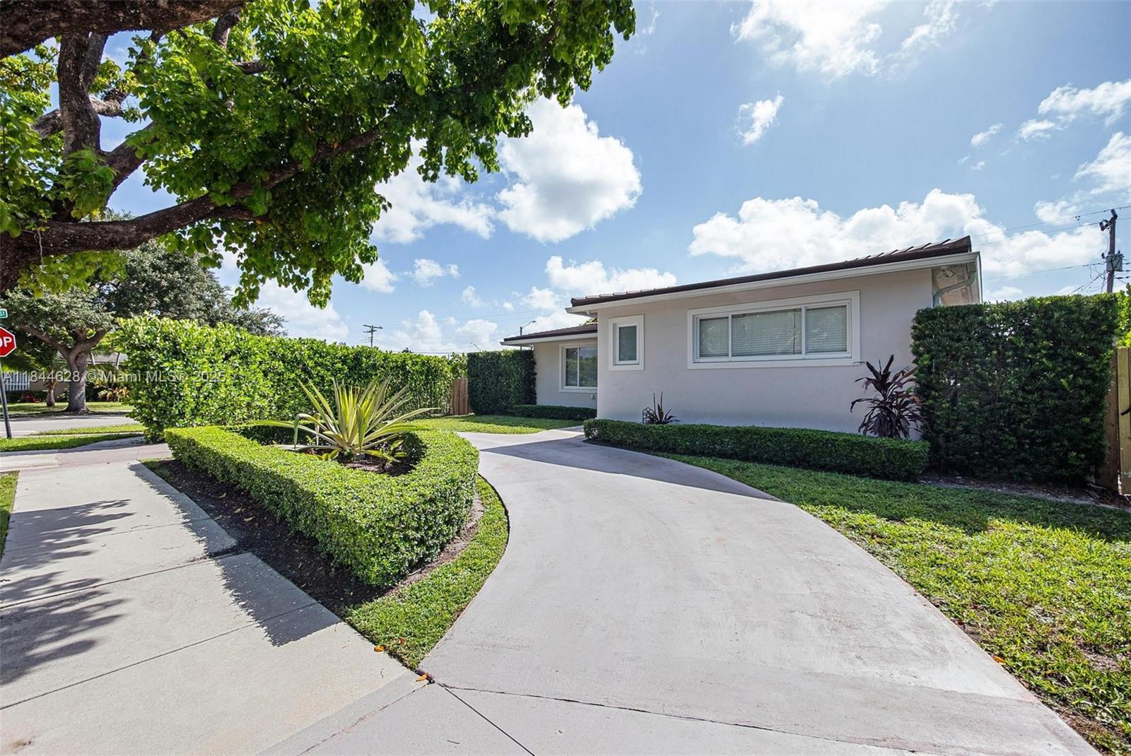 Property Photo: 1401 SW 82nd Ct FL 33144
