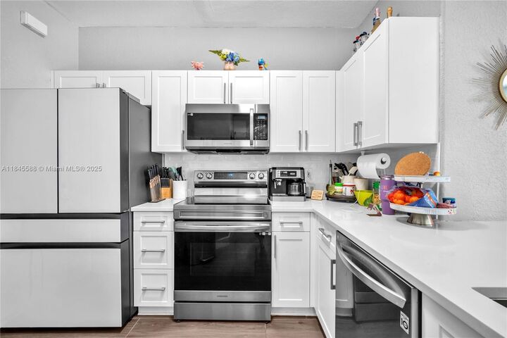 Property Photo: 17013 SW 38th St FL 33027
