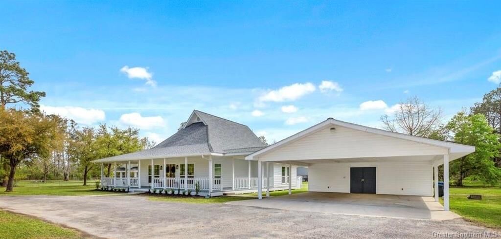 Property Photo: 3558 Palm Drive LA 70663