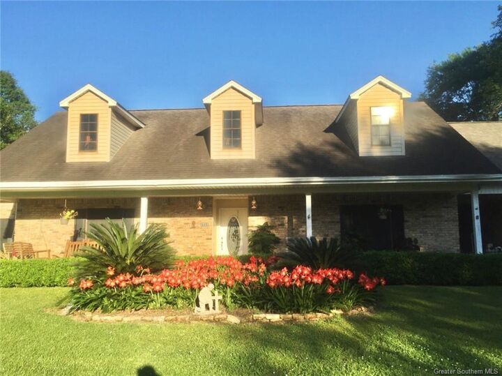 Property Photo: 2221 Oak Grove Drive LA 70668