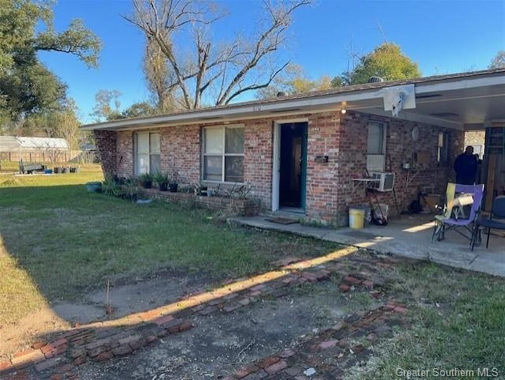 Property Photo: 810 15th Street LA 70601