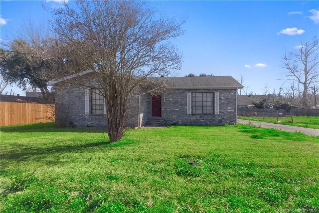 Property Photo:  806 Frederick Street  LA 70663 