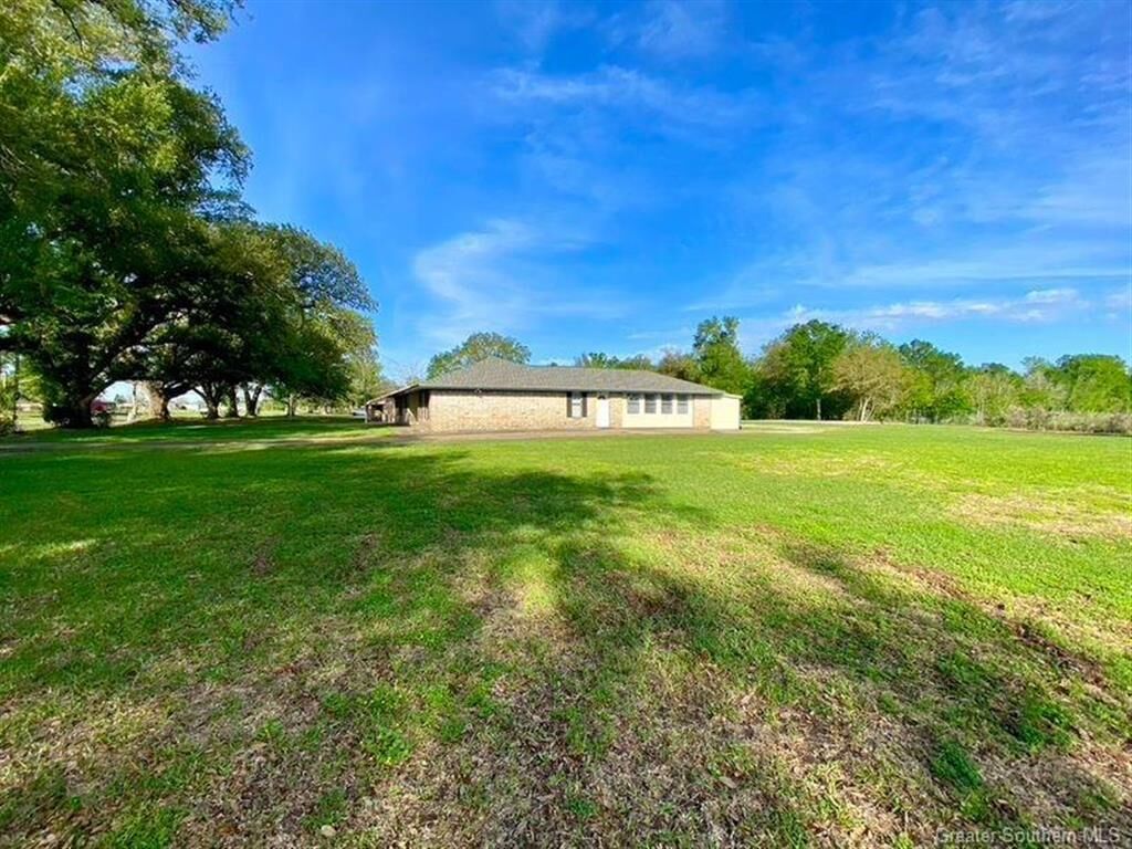 Property Photo: 2812 Highway 14 Highway LA 70607