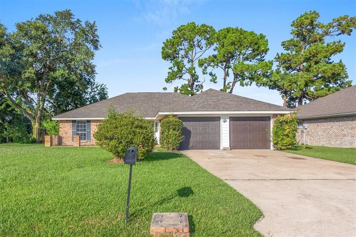Property Photo:  1736 Illinois Street  LA 70607 