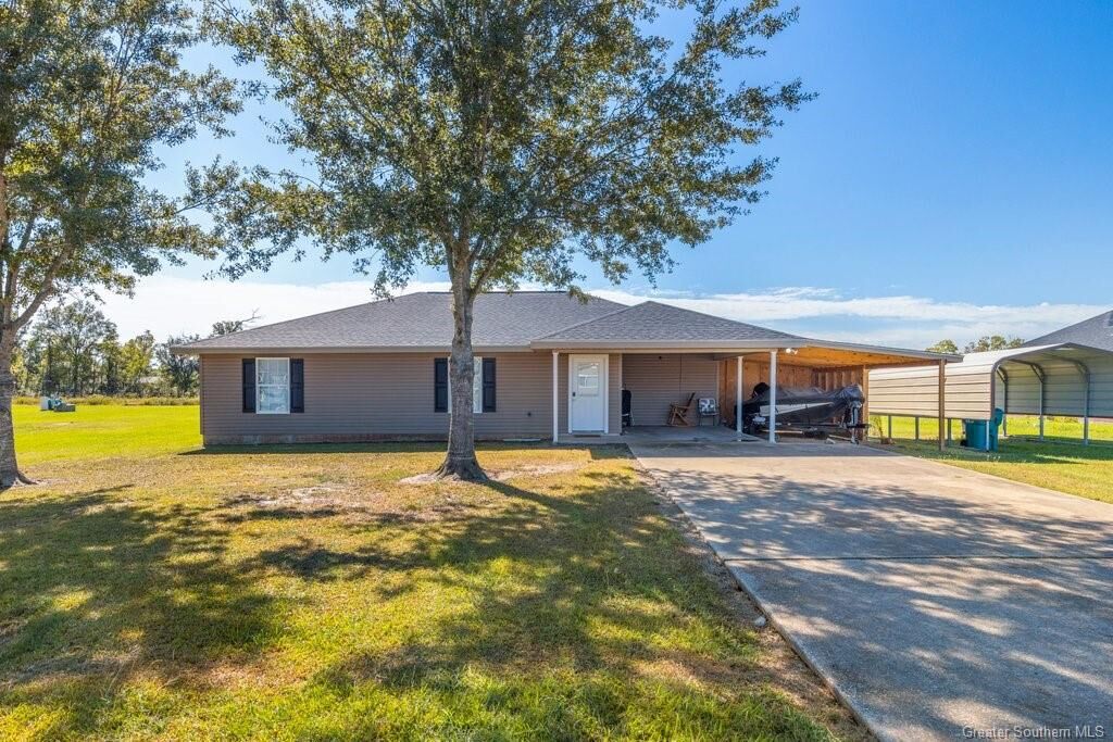 Property Photo: 2907 Southern Ridge Road LA 70607