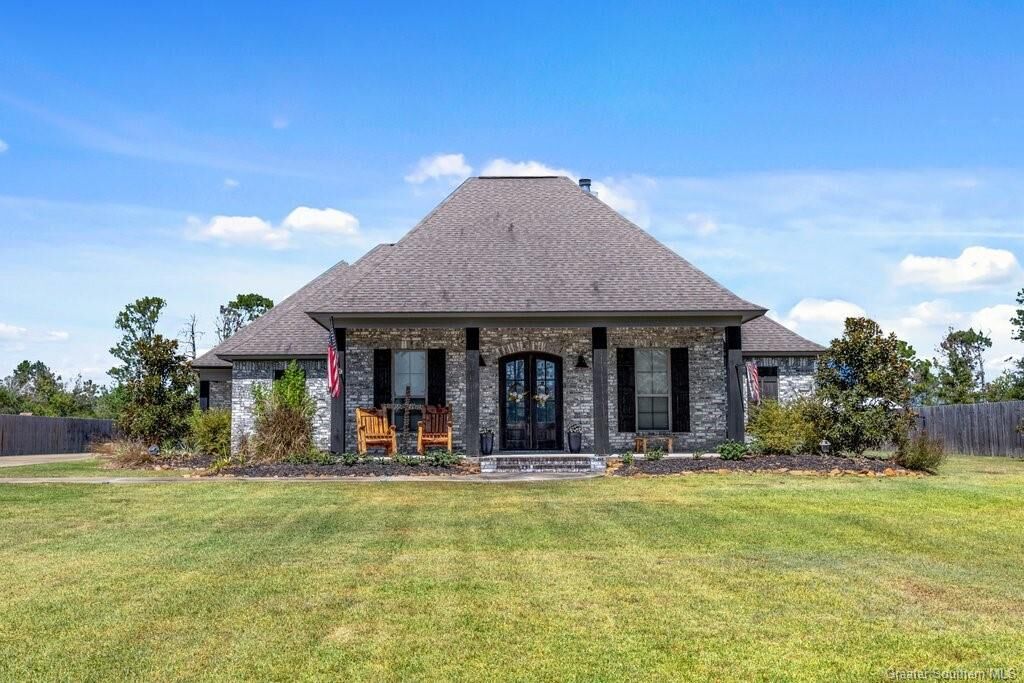 Property Photo: 2890 White Rose Lane LA 70611