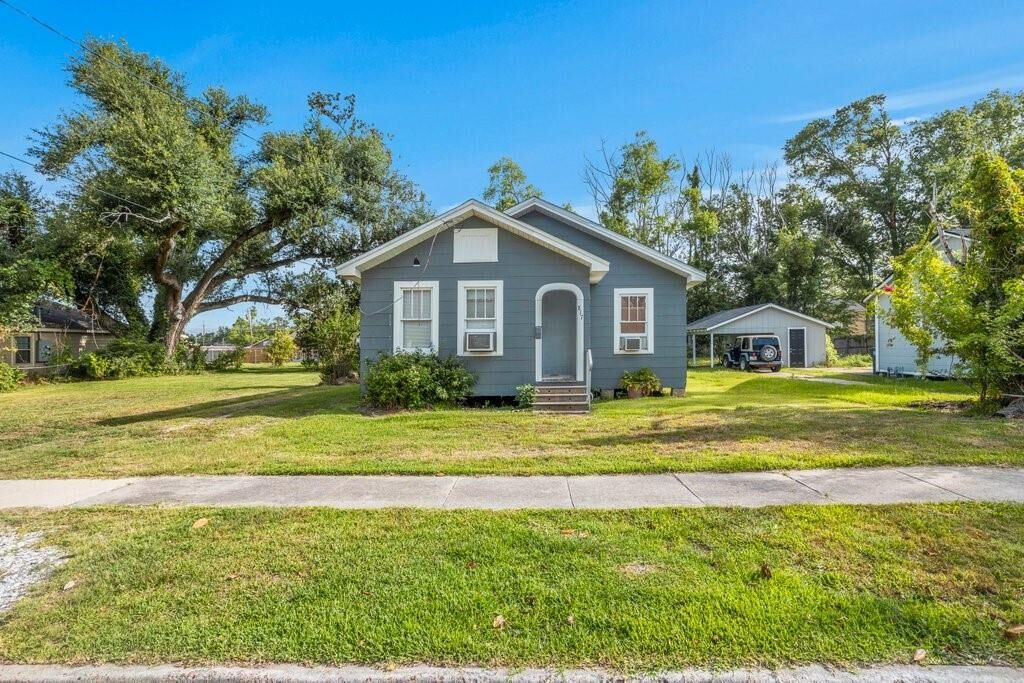 Property Photo: 817 Live Oak Street LA 70601