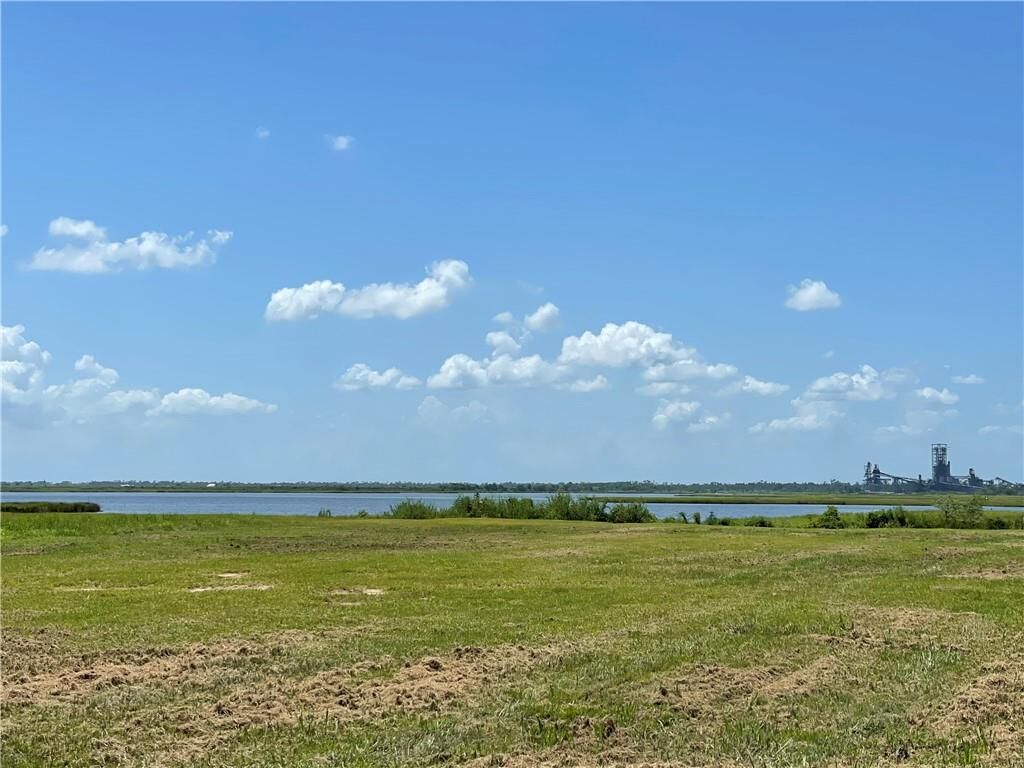 Property Photo:  Tbd Sawgrass Way  LA 70605 