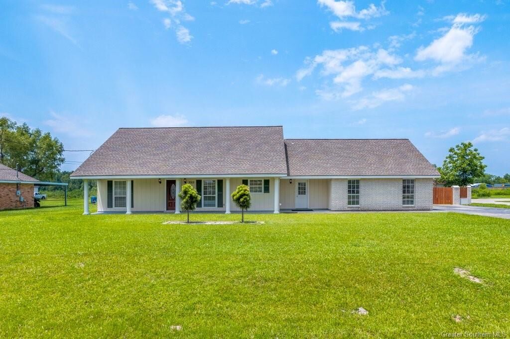 Property Photo:  2212 N Petite Meadow Road N  LA 70605 