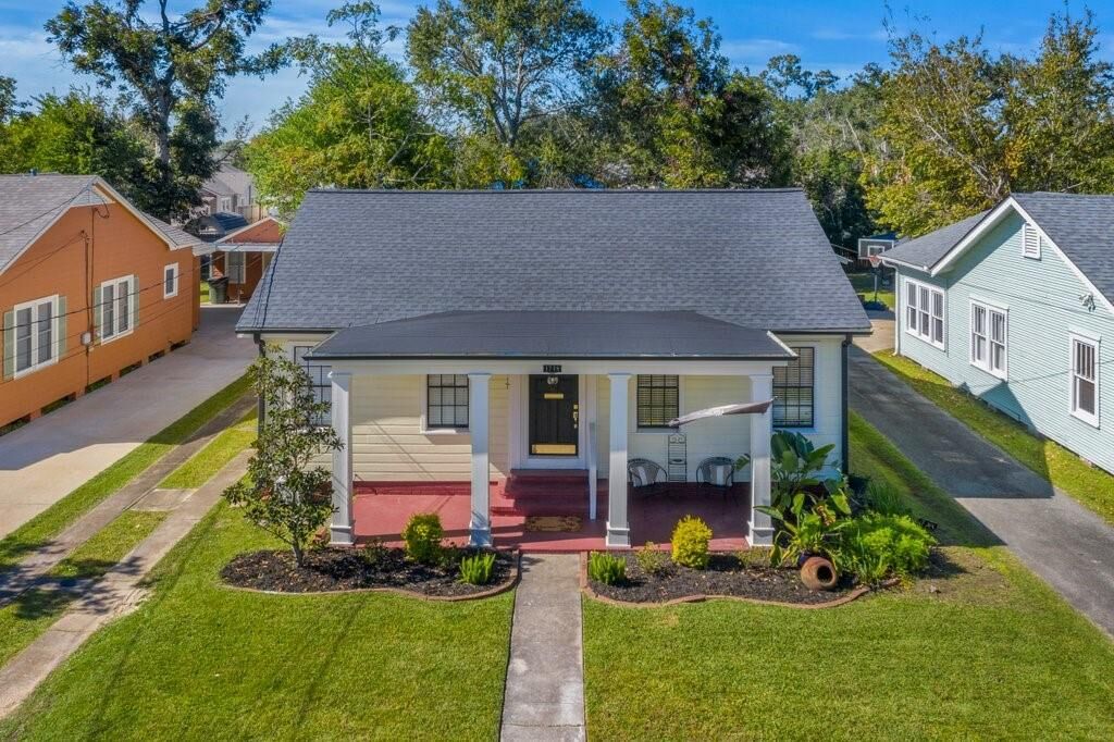Property Photo:  1718 W Common Street W  LA 70601 