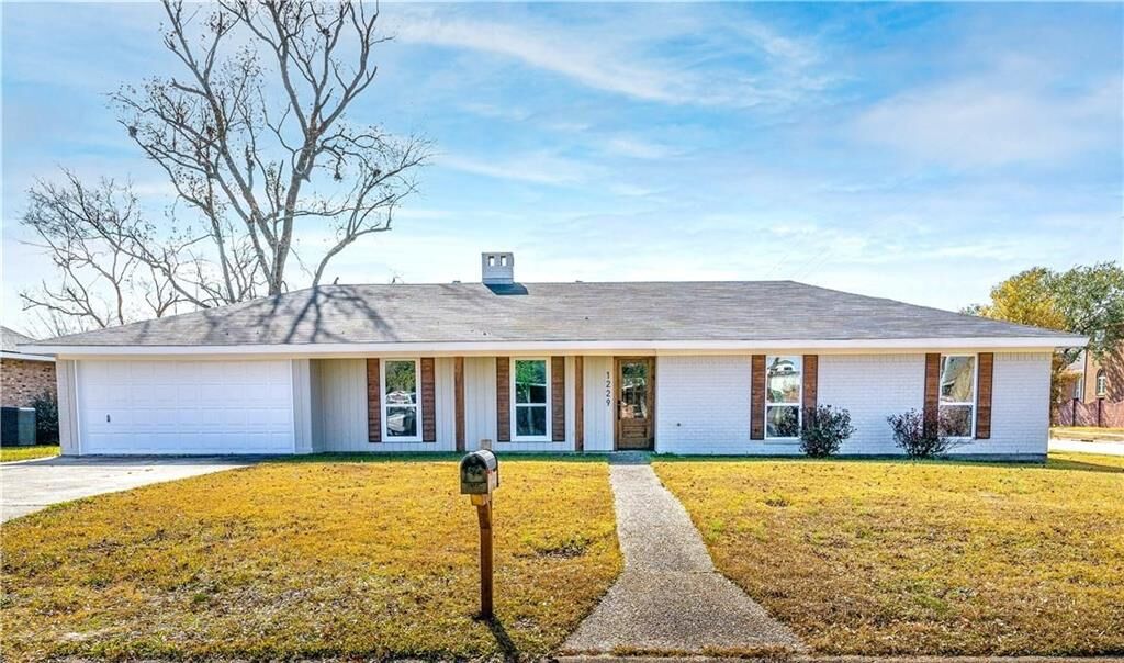 Property Photo:  1229 N Bayouwood Drive N  LA 70605 