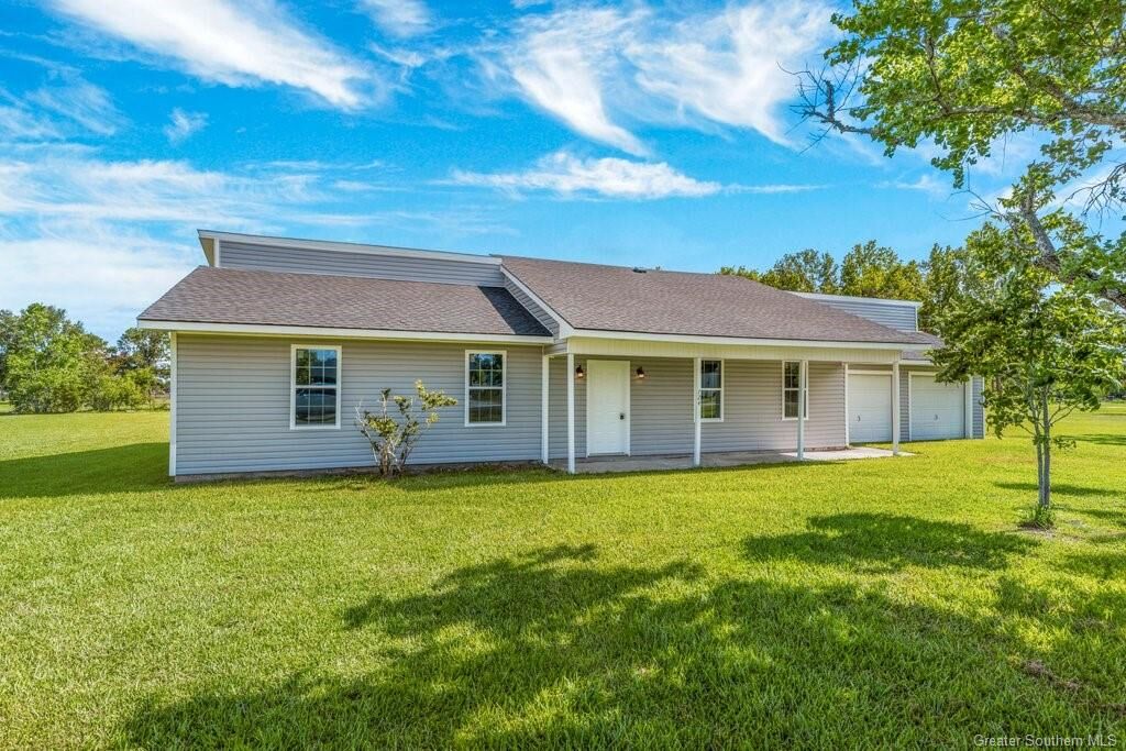 Property Photo: 724 Peridot Lane LA 70611