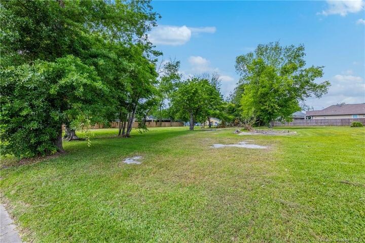 Property Photo: 2930 Hodges Street B LA 70601