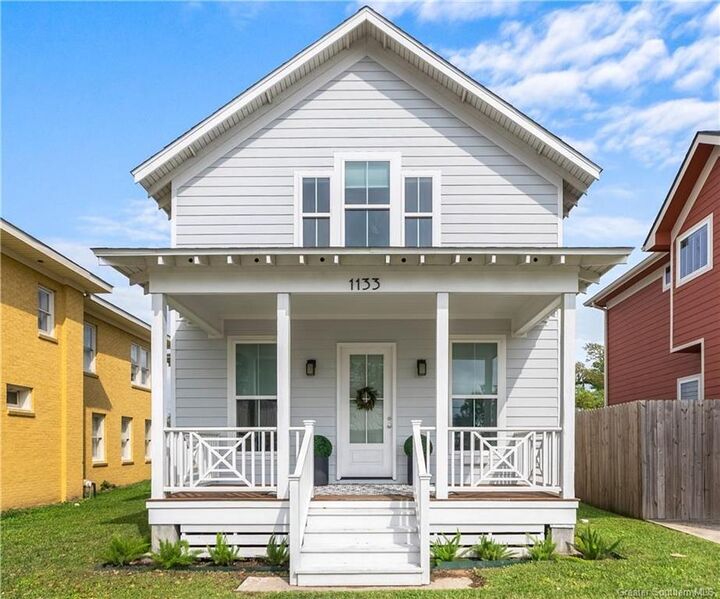 Property Photo:  1133 Common Street  LA 70601 