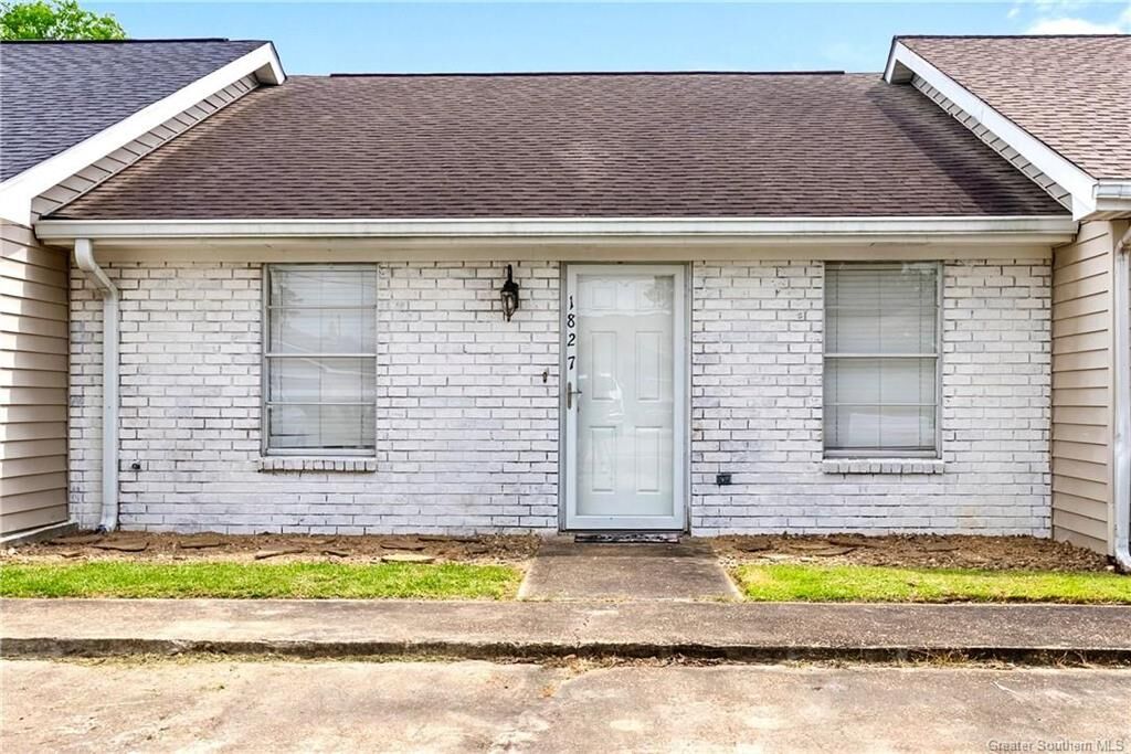 Property Photo: 1827 N Tallowood Drive LA 70605
