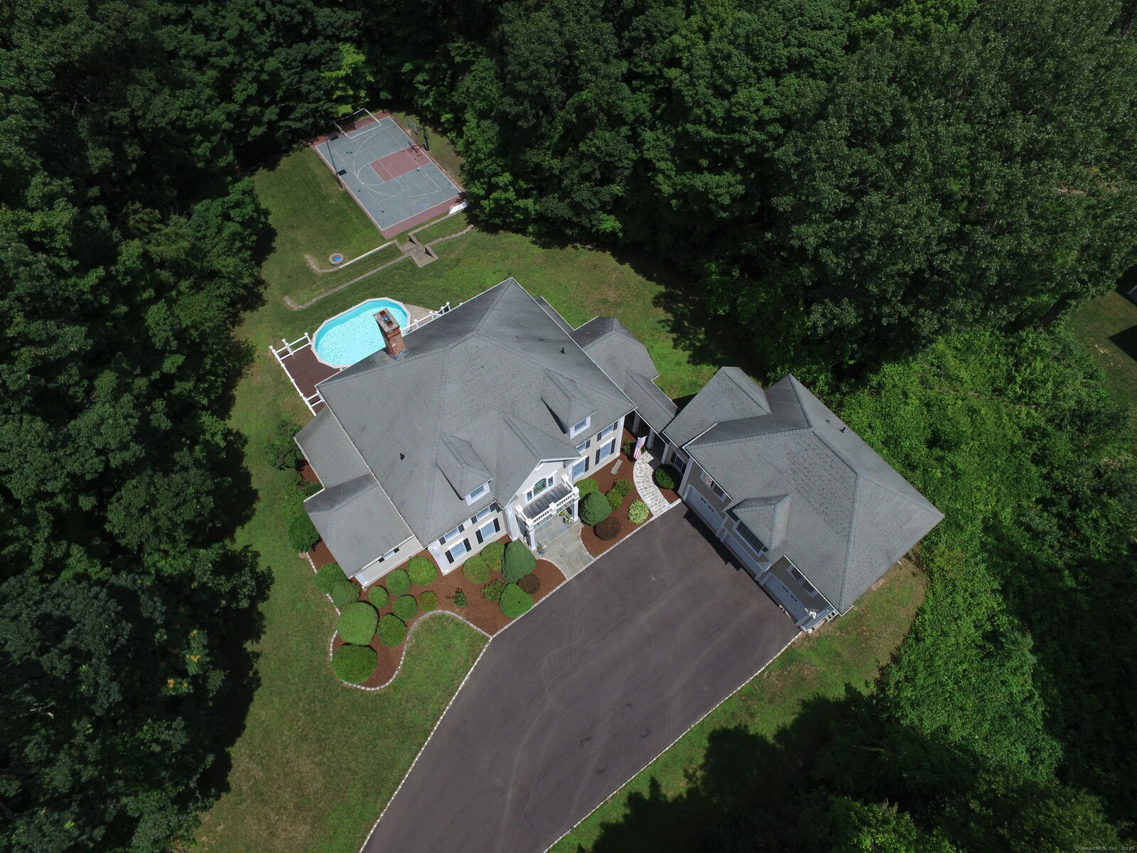 Property Photo:  4 Hampton Court  CT 06032 