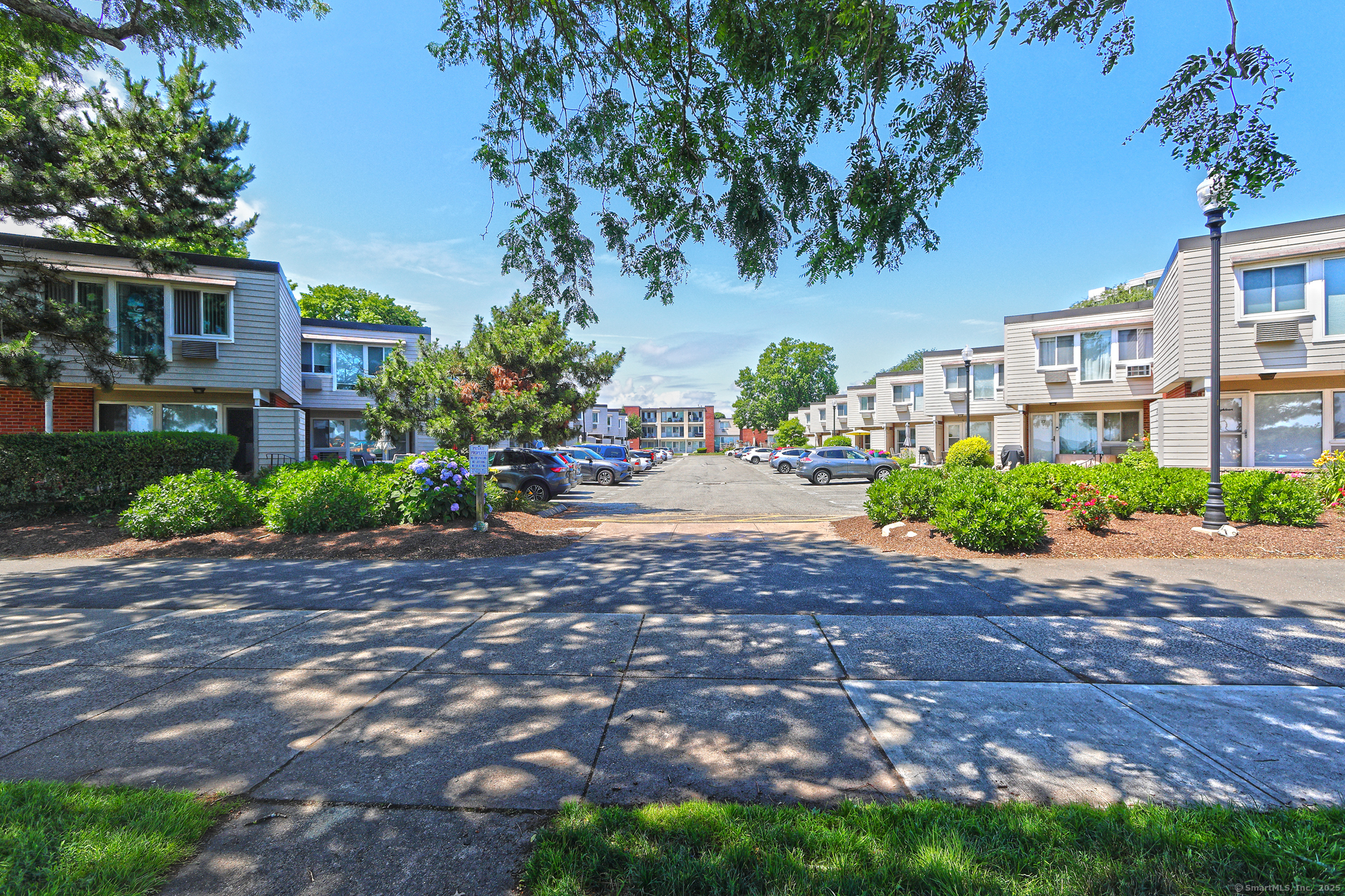Property Photo: 22 West Walk 22 CT 06516